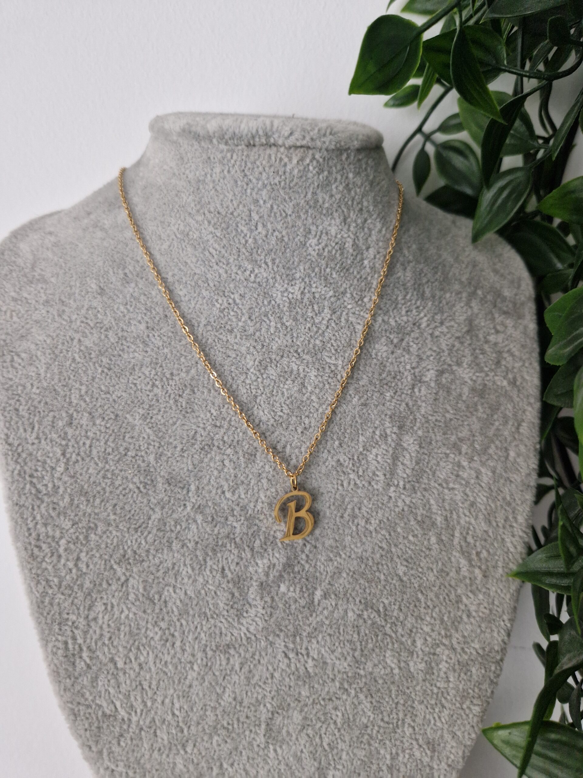 NECKLACE - GOLD LETTER B