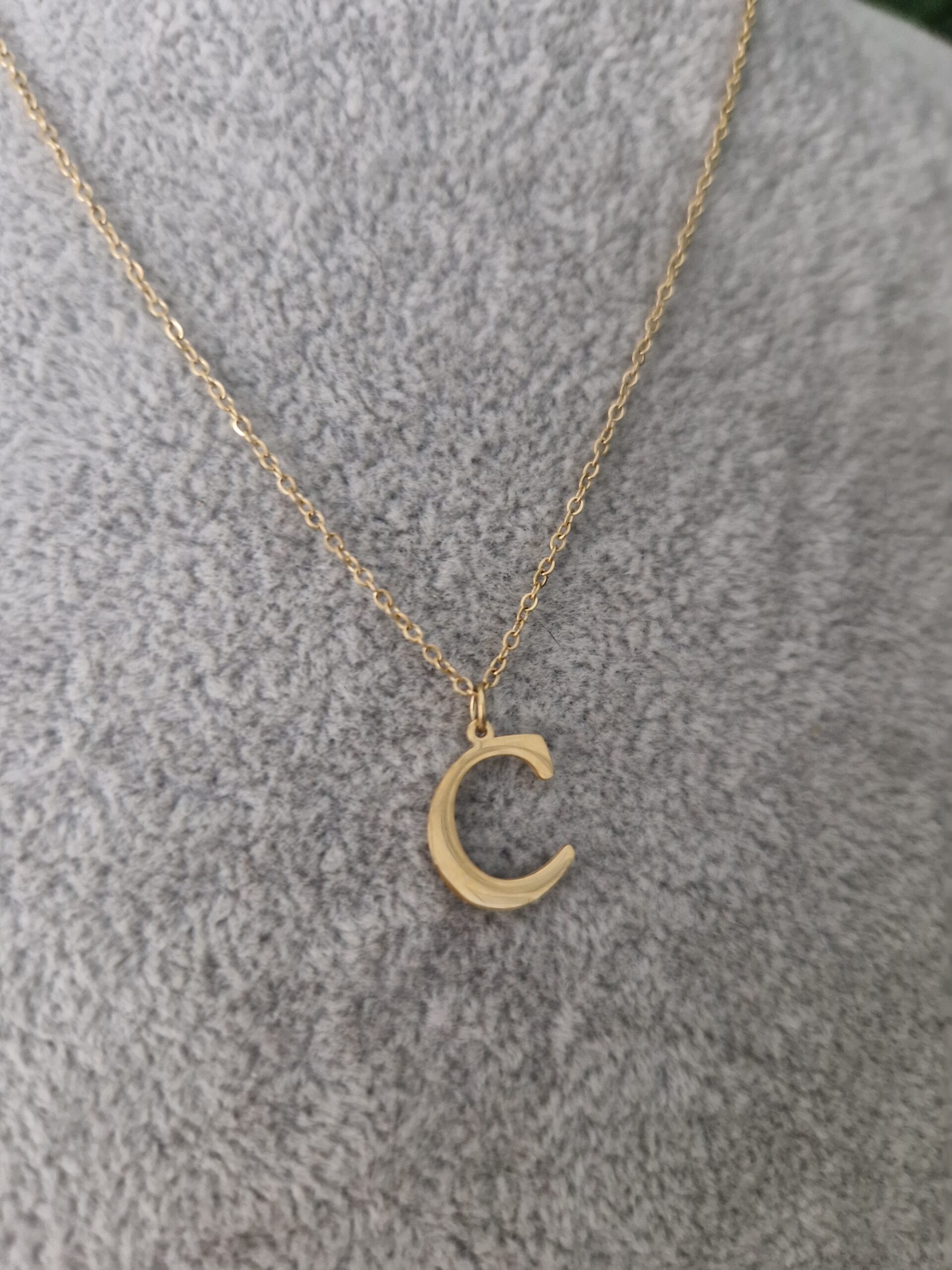 NECKLACE - GOLD LETTER C - Image 2