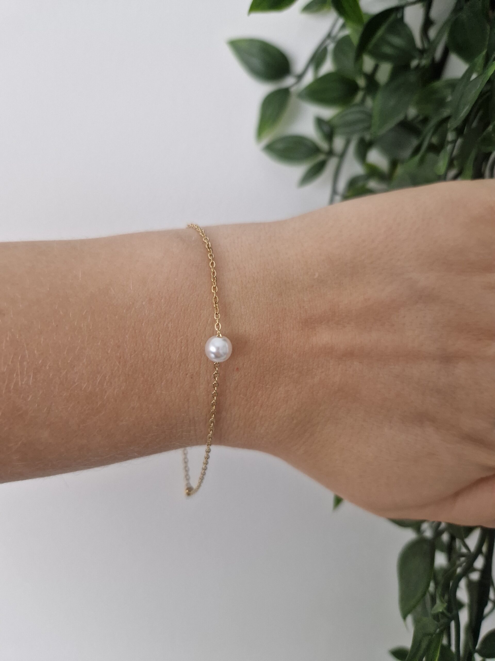 Minimalistic Pearl Bracelet