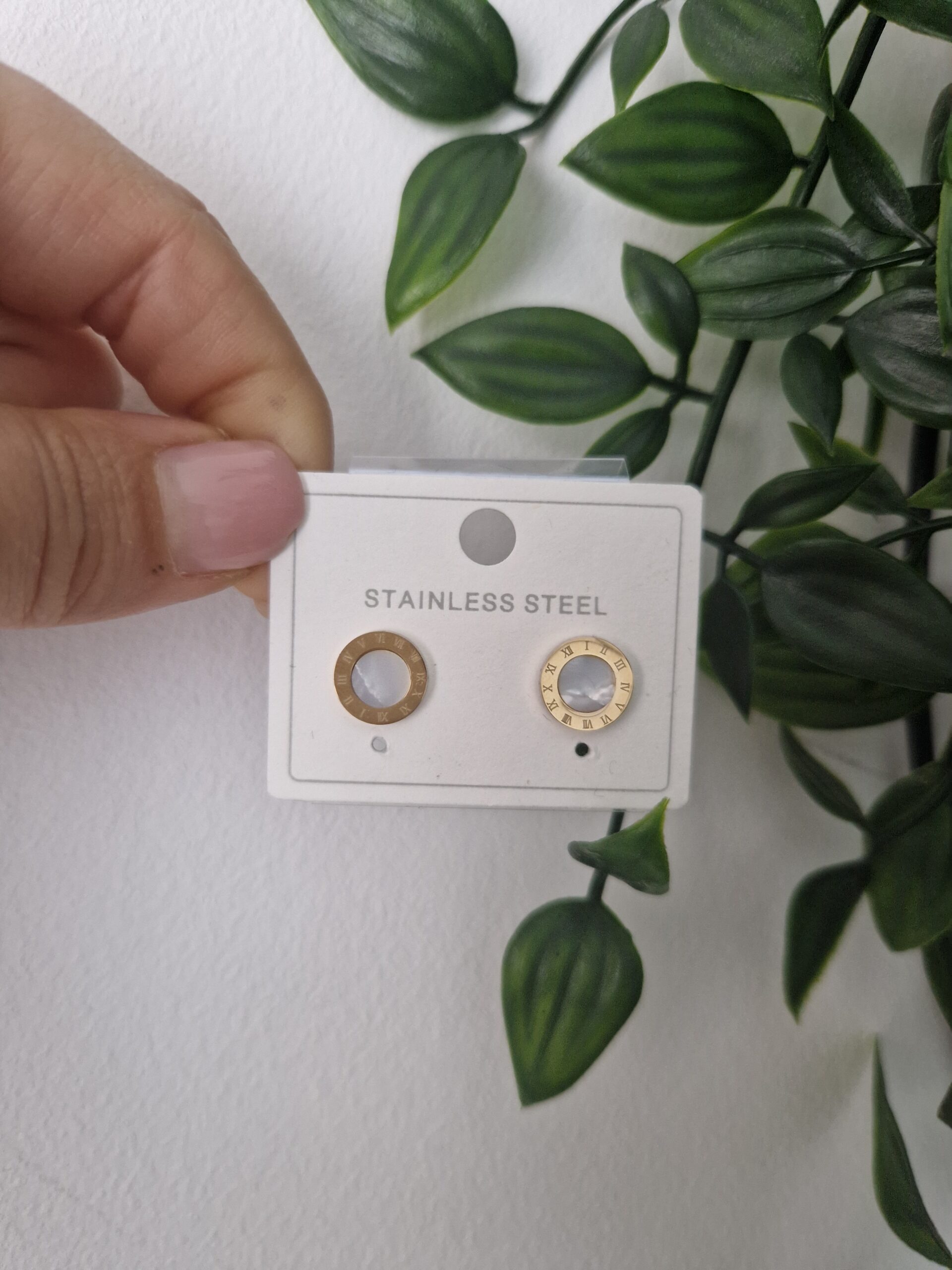 Pearl Onyx Gold Stud Earrings