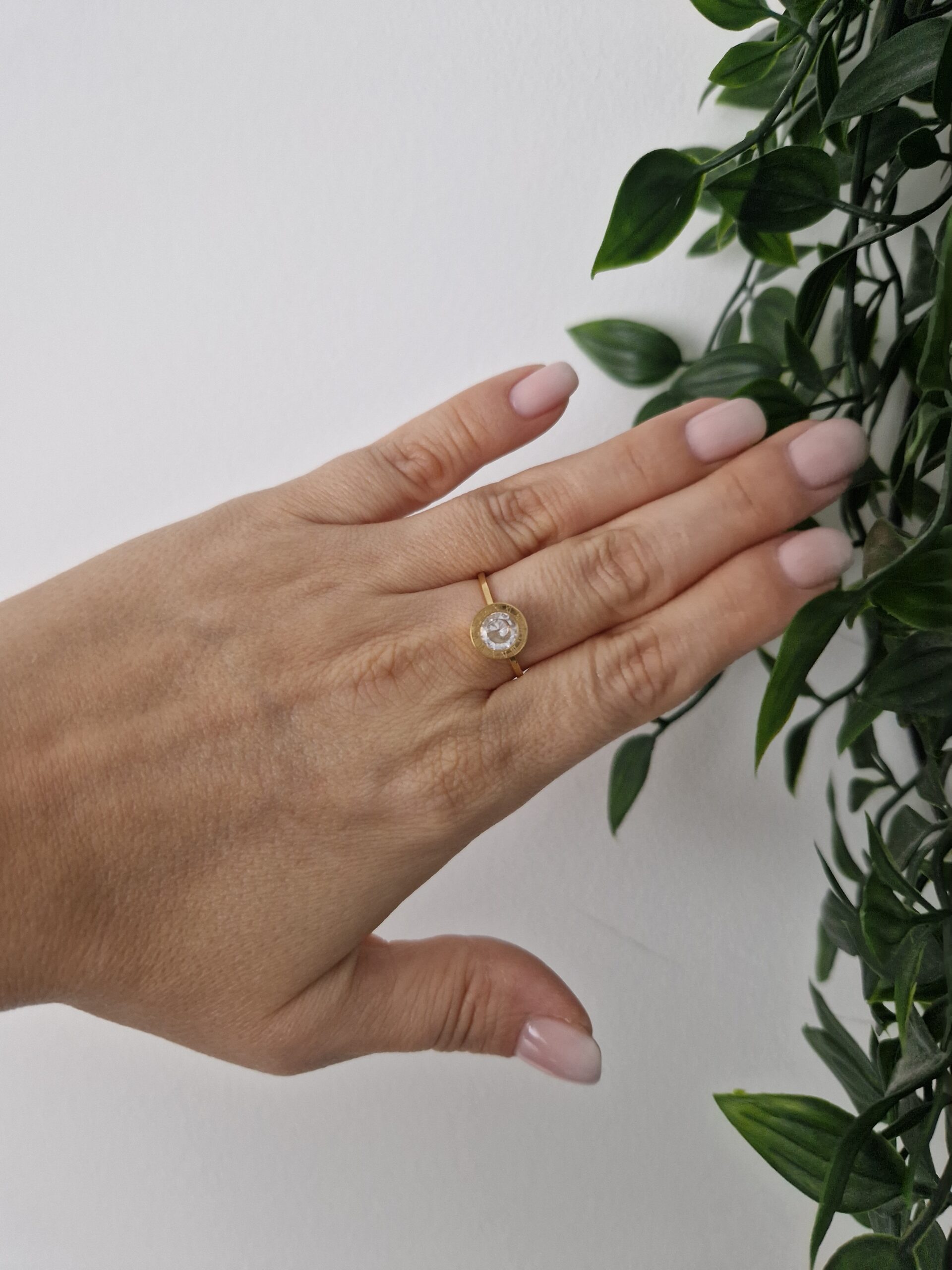 RINGS - GOLD ONYX SIZE 8