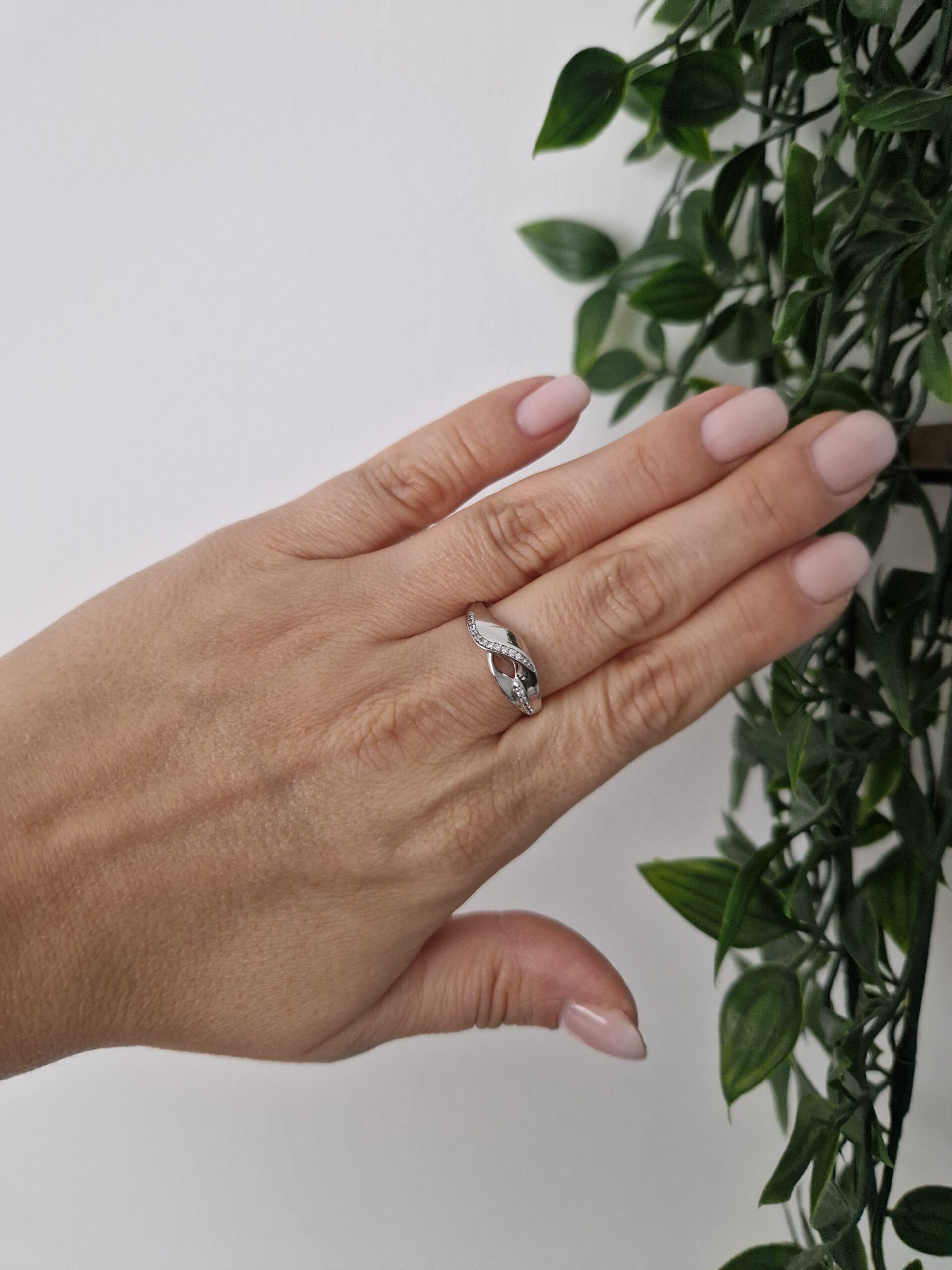 RINGS - SILVER SIZE 8