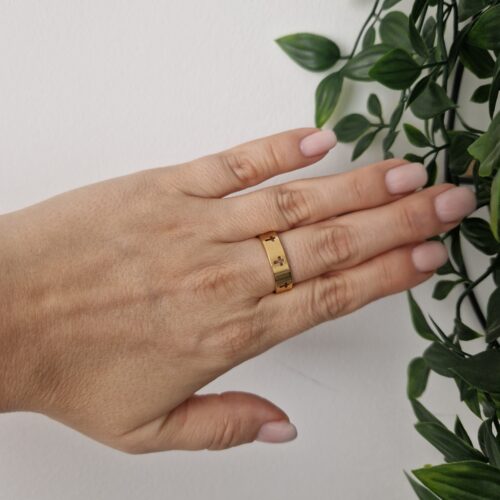 RINGS - GOLD CROSS SIZE 9