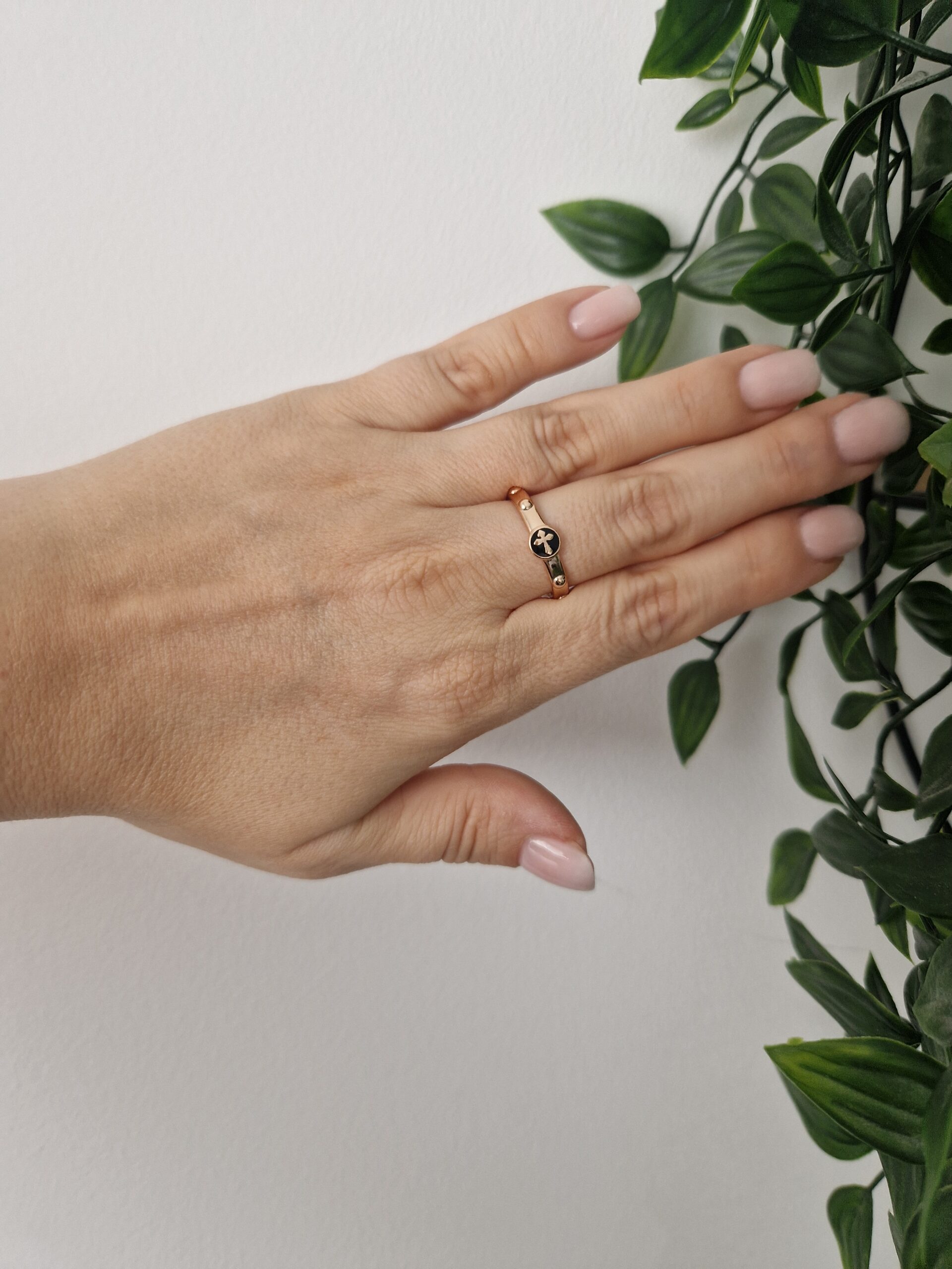 RINGS - ROSE GOLD CROSS SIZE 9