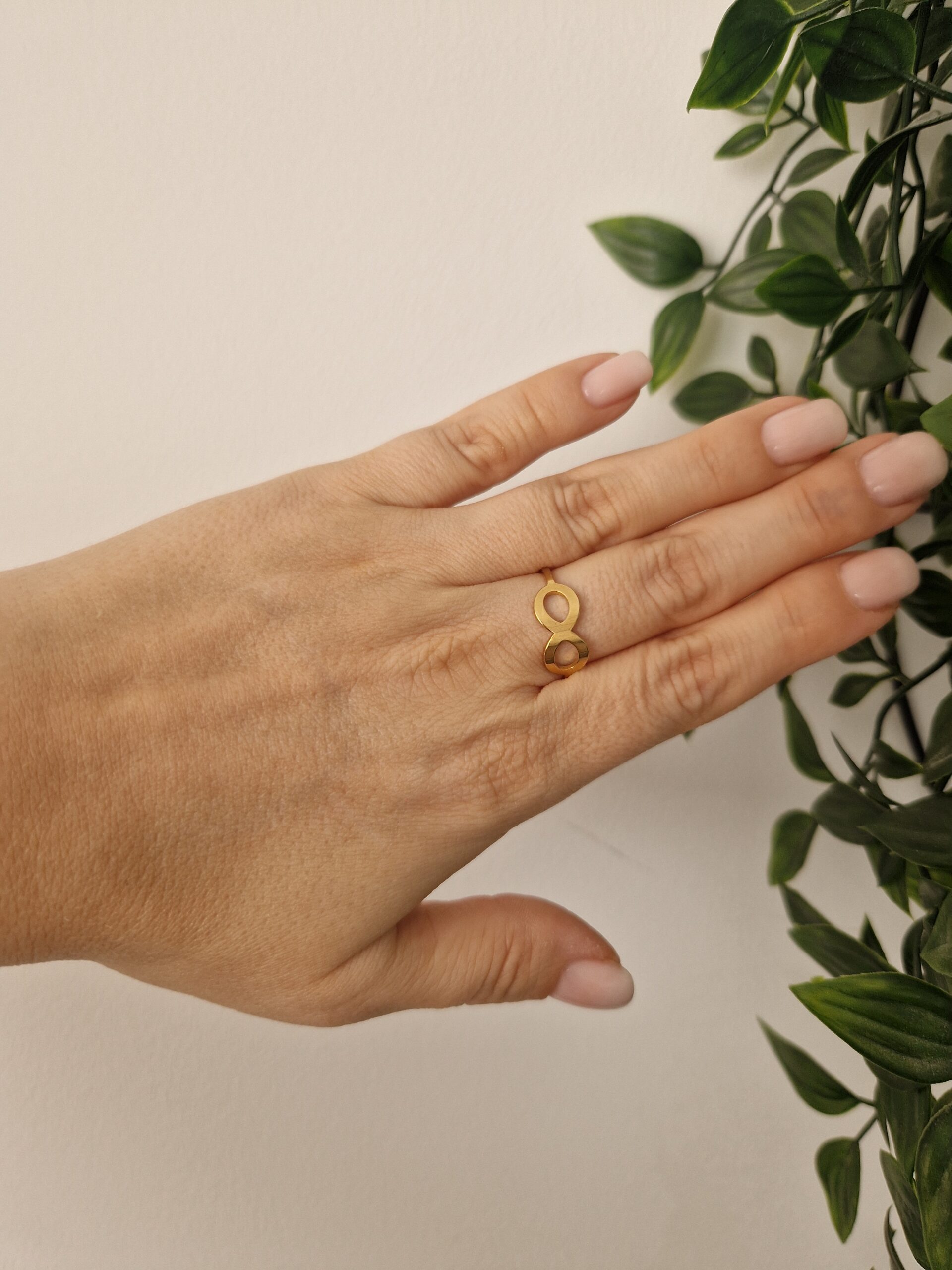 RINGS - GOLD INFINITY SIZE 9