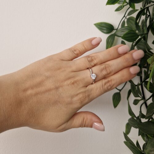 RINGS - SILVER ZIRCONIA SIZE 9