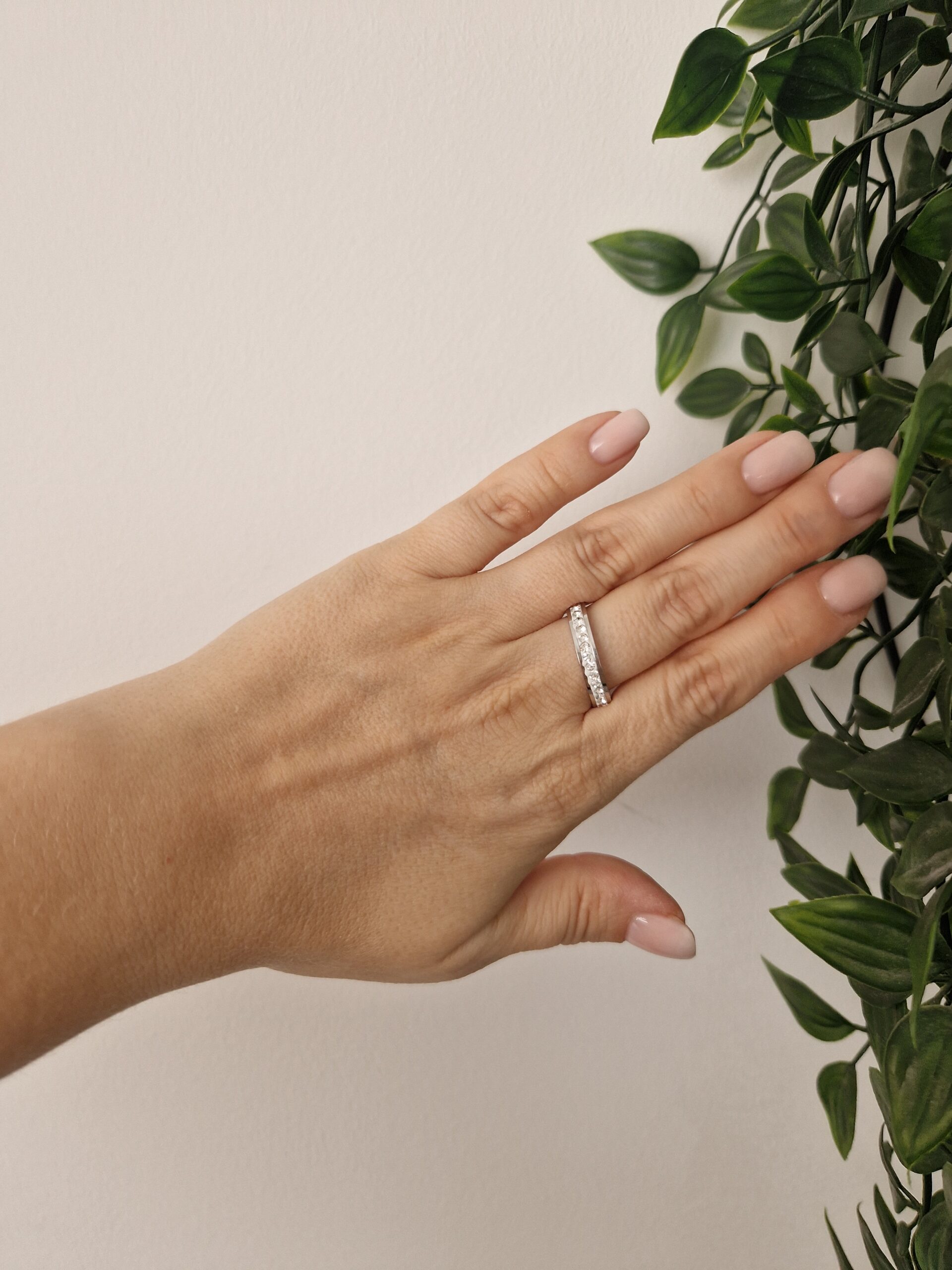 RINGS - SILVER ZIRCONIA SIZE 9