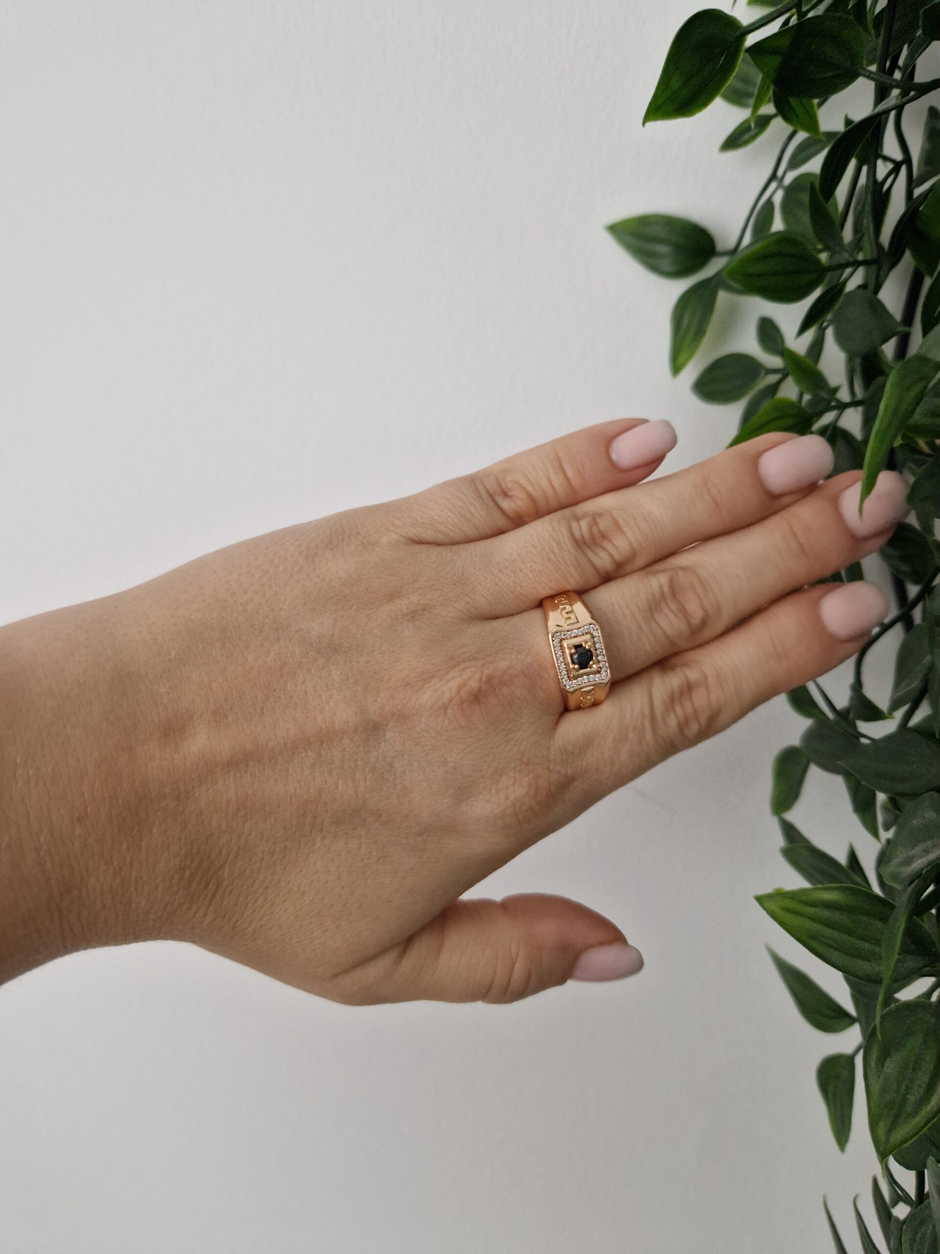 RINGS - GOLD SIZE 10