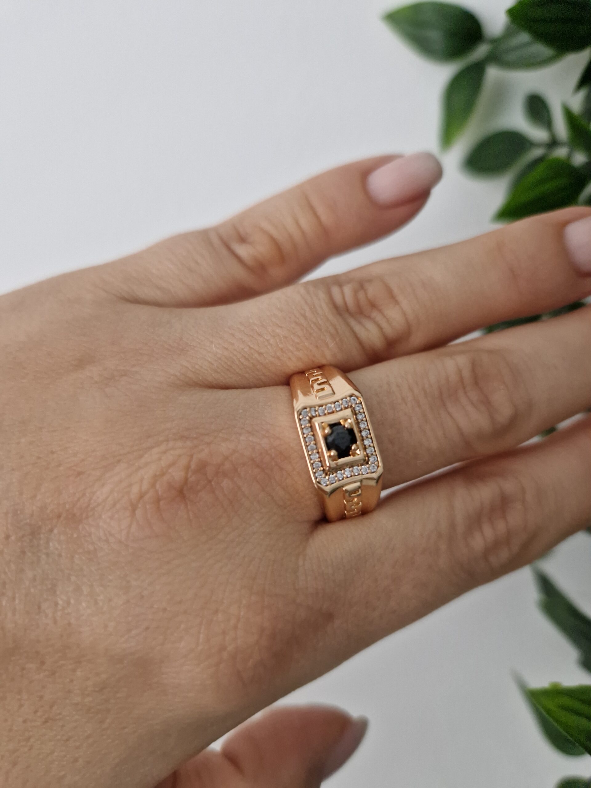 RINGS - GOLD SIZE 10 - Image 2