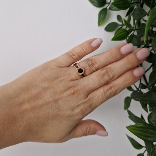 RINGS - GOLD BLACK ONYX SIZE 6