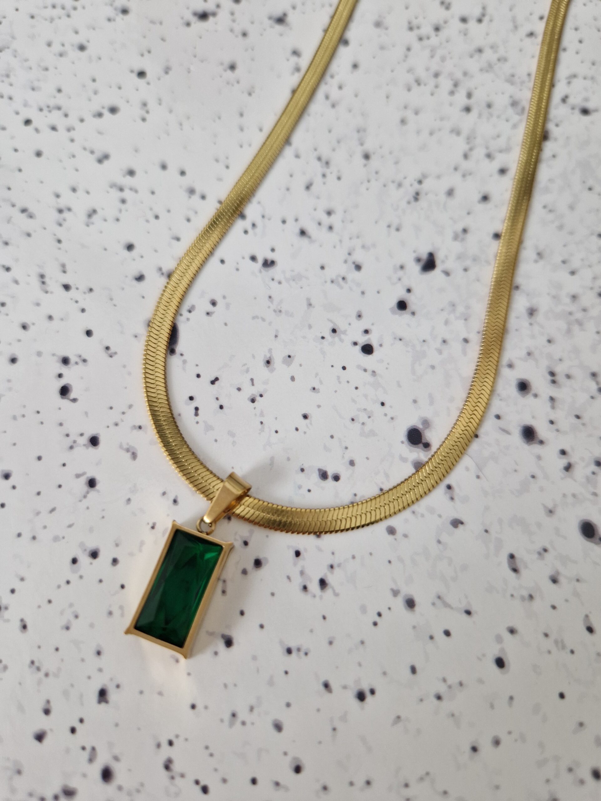 Luxurious Emerald Green Stone Snake Chain Necklace - Image 2