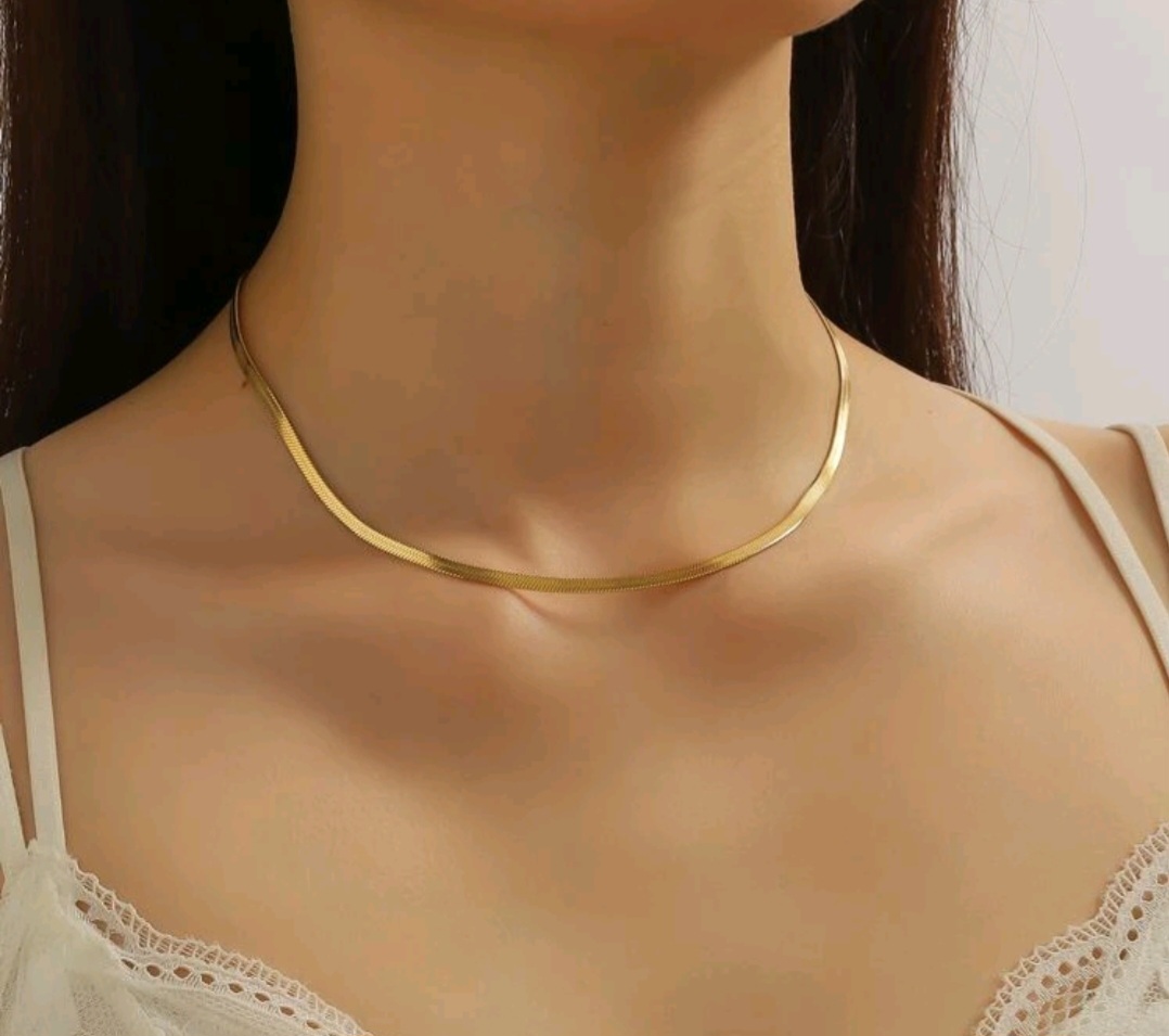 Essentials Snake Chain Necklace - Image 4