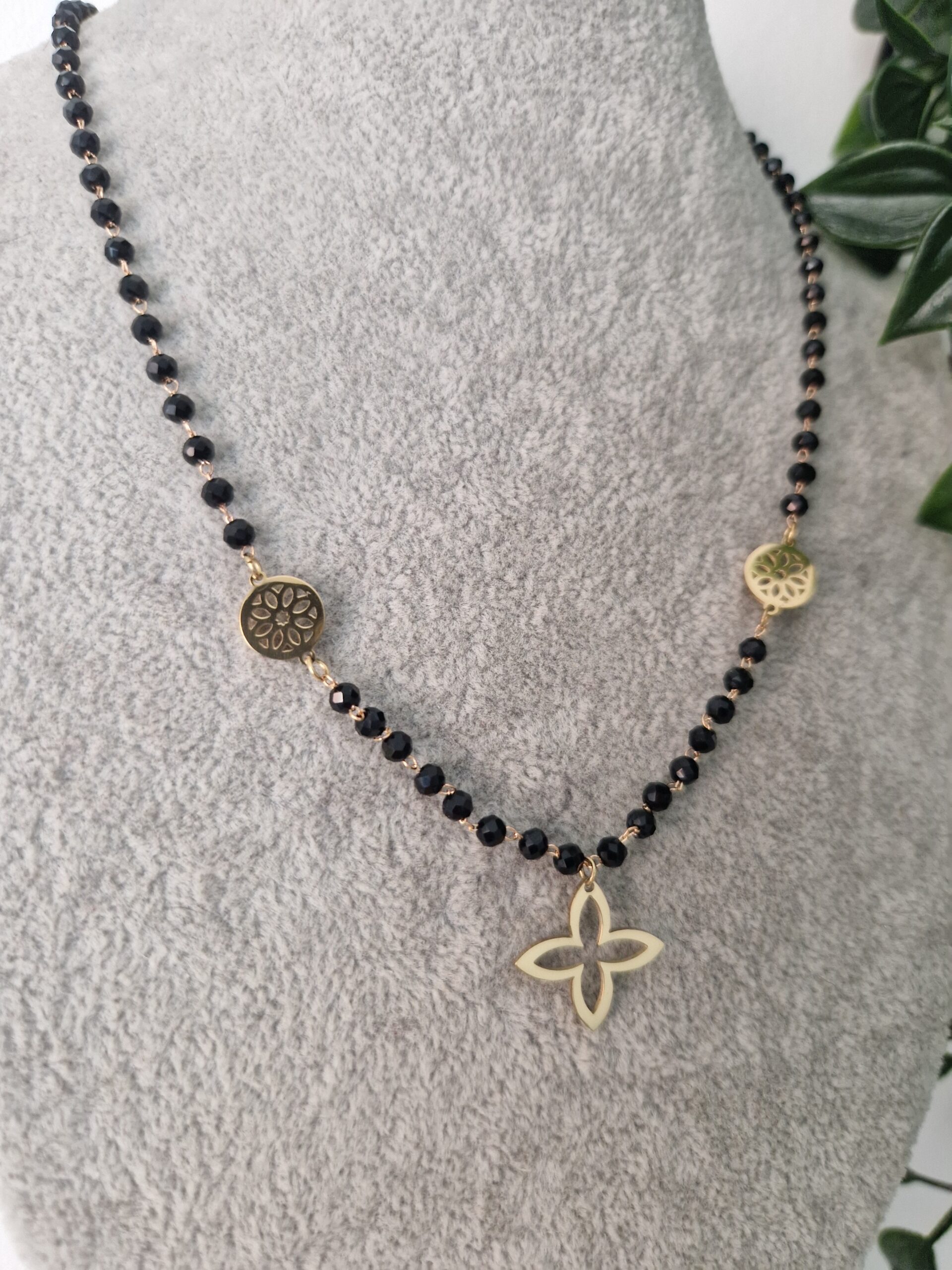 Gold Lilou Black Necklace - Image 2