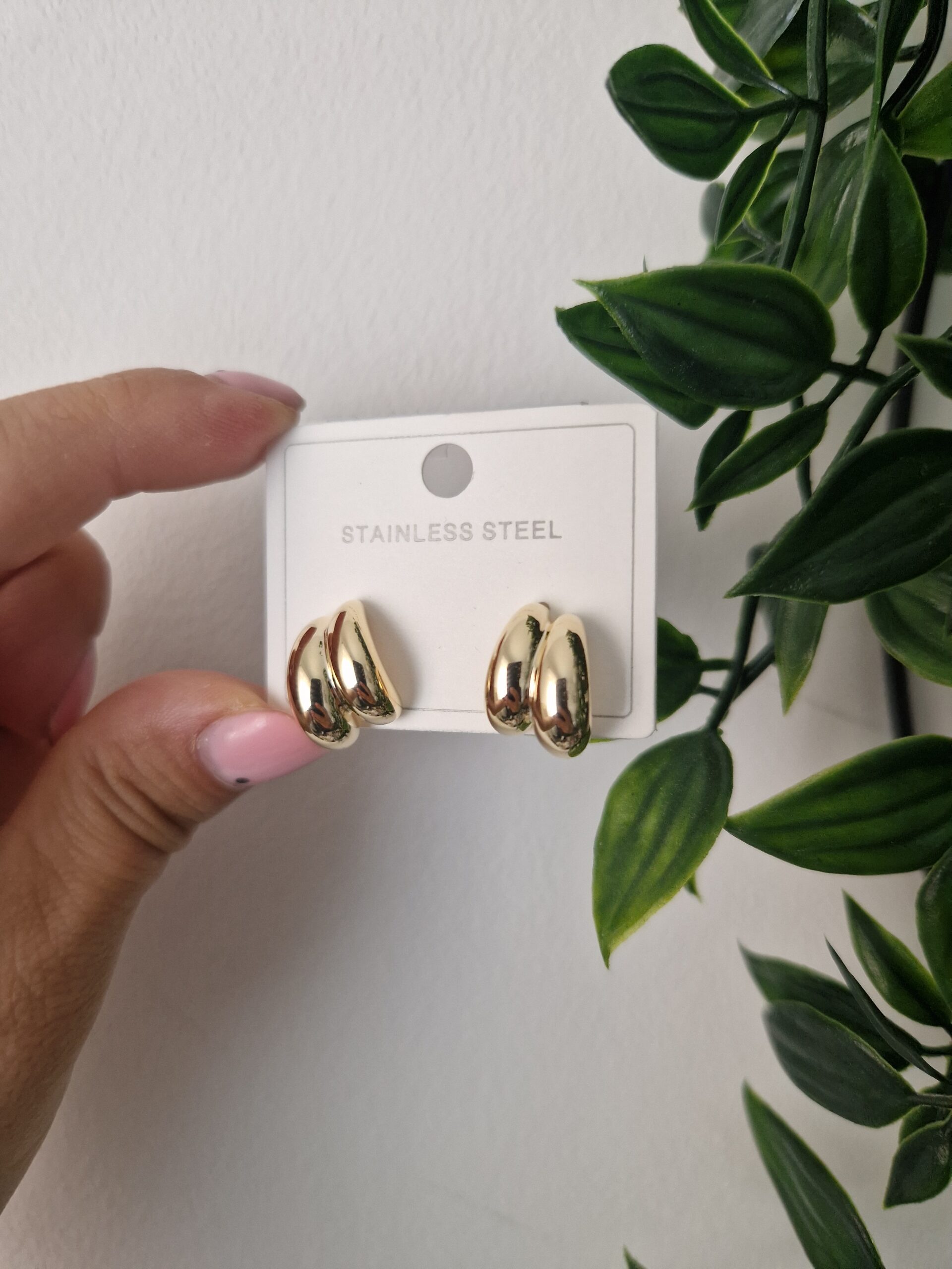 Basic Stud Earrings - Image 2