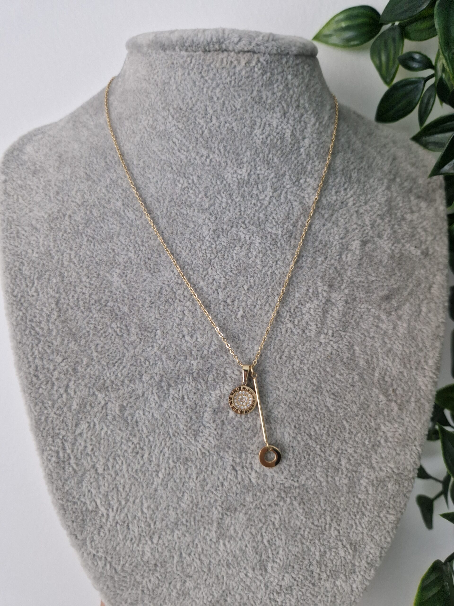 Zirconia Onyx Gold Necklace